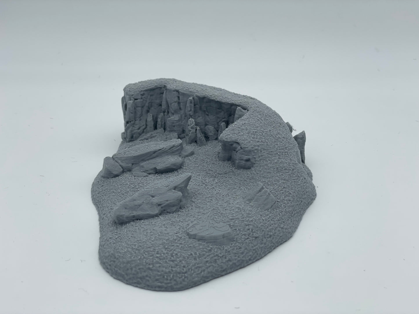 Foto del producto Tabletop 28mm The Printing Goes Ever On (TPGEO) 0: Terreno de colina tipo D - Elevación suave en paisaje de pradera - Rocas