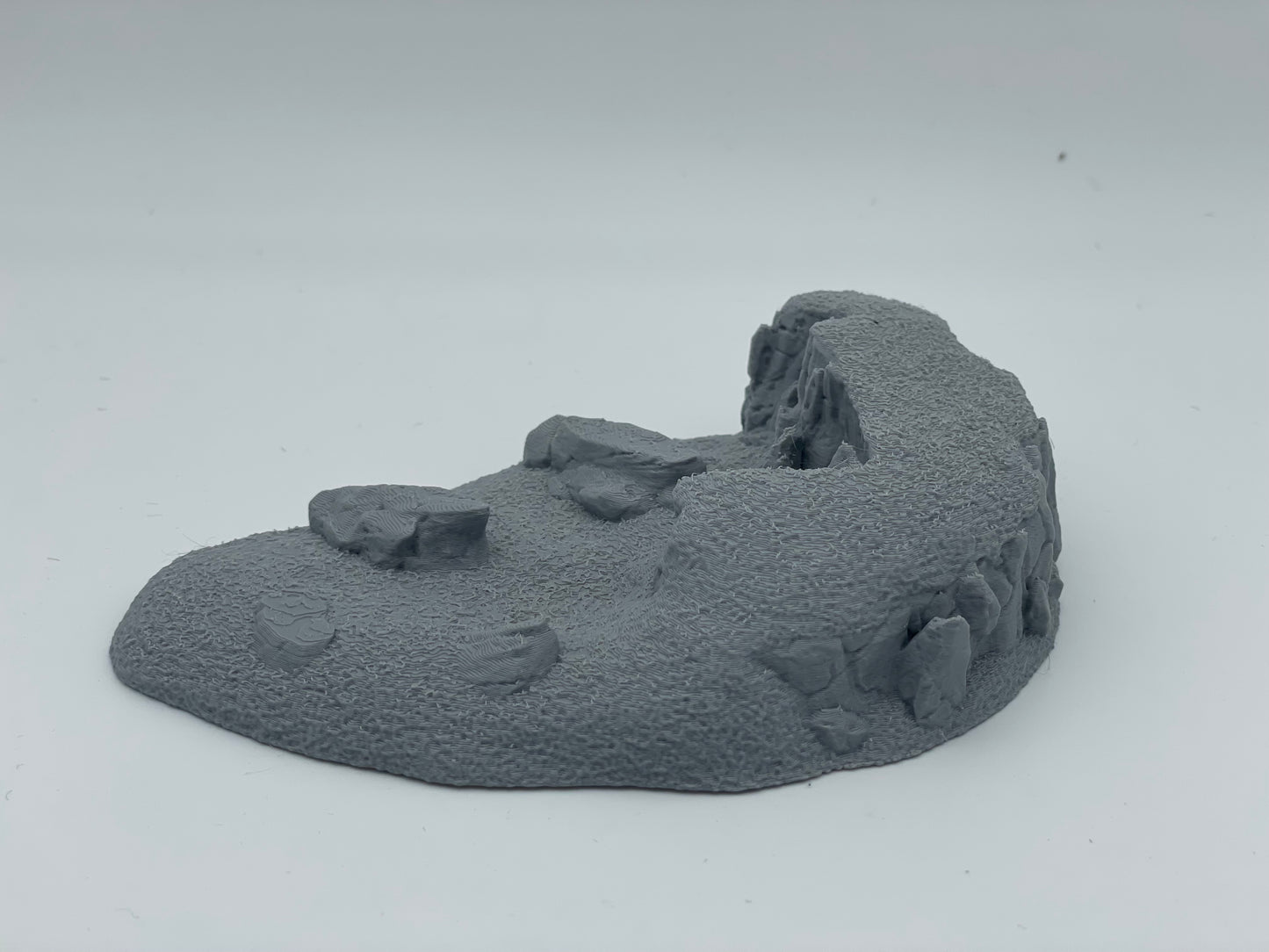 Foto del producto Tabletop 28mm The Printing Goes Ever On (TPGEO) 0: Terreno de colina tipo D - Elevación suave en paisaje de pradera - Rocas