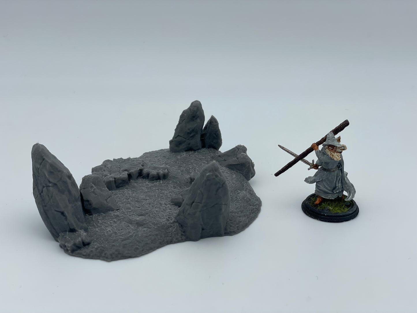 Foto del producto Tabletop 28mm The Printing Goes Ever On (TPGEO) 0: Terreno de colinas tipo G - Elevación suave en paisaje de pradera - Rocas