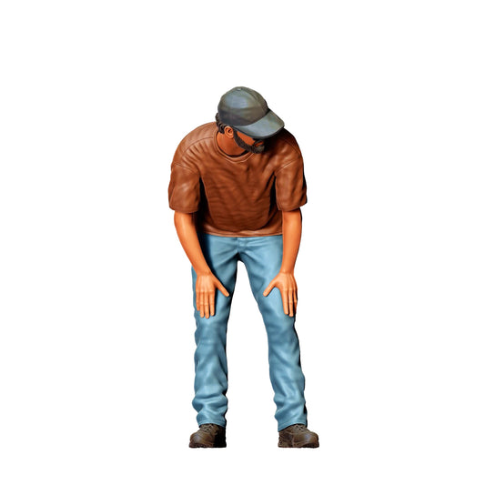 Foto del producto de modelismo de diorama 0: Hombre agachado mirando un coche - Escena de coches (Ref. Nr. 363)