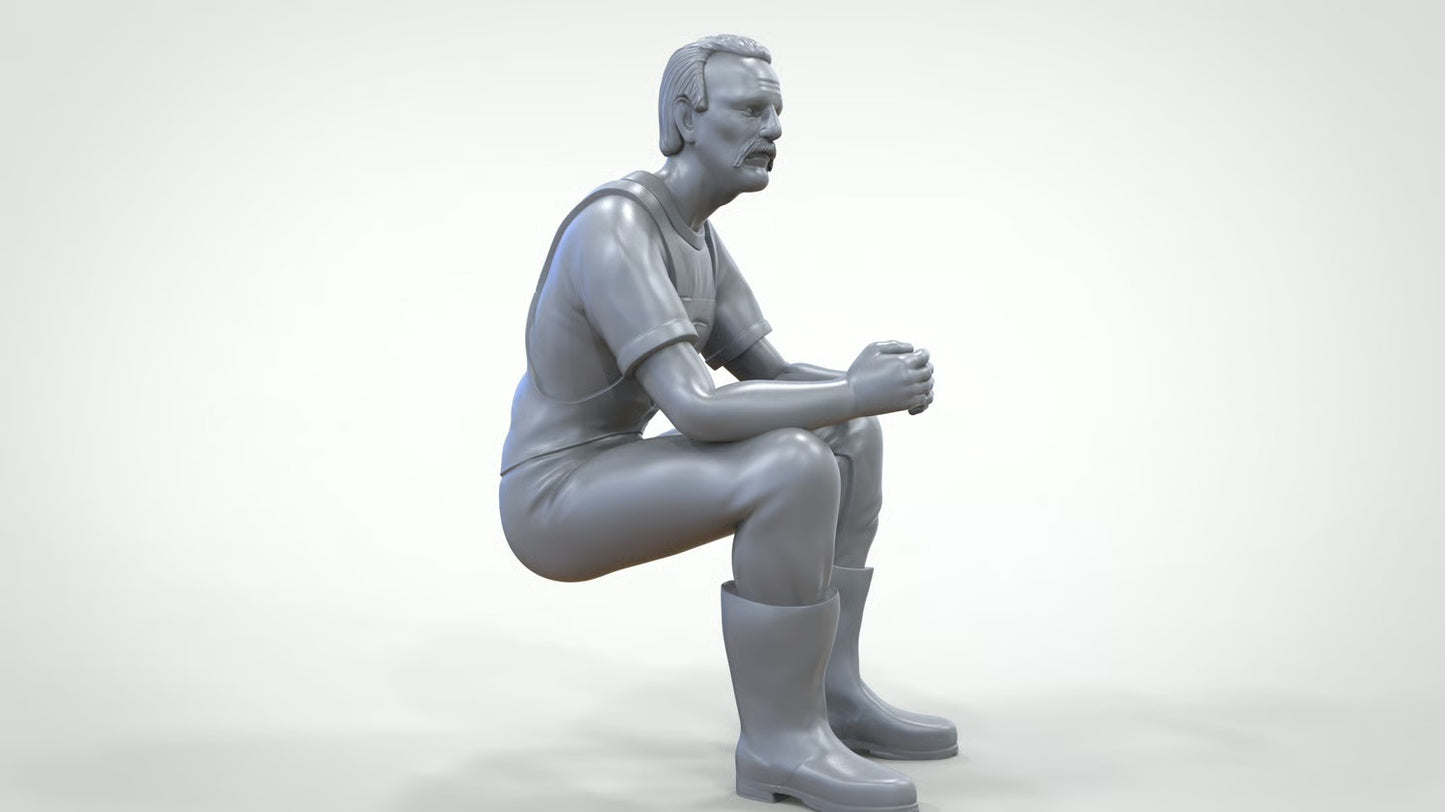 Diorama Modellbau Produktfoto 0: Sitzender Fischer mit Bart – Figur in Ölzeug und Gummistiefeln (Ref. Nr. 443)