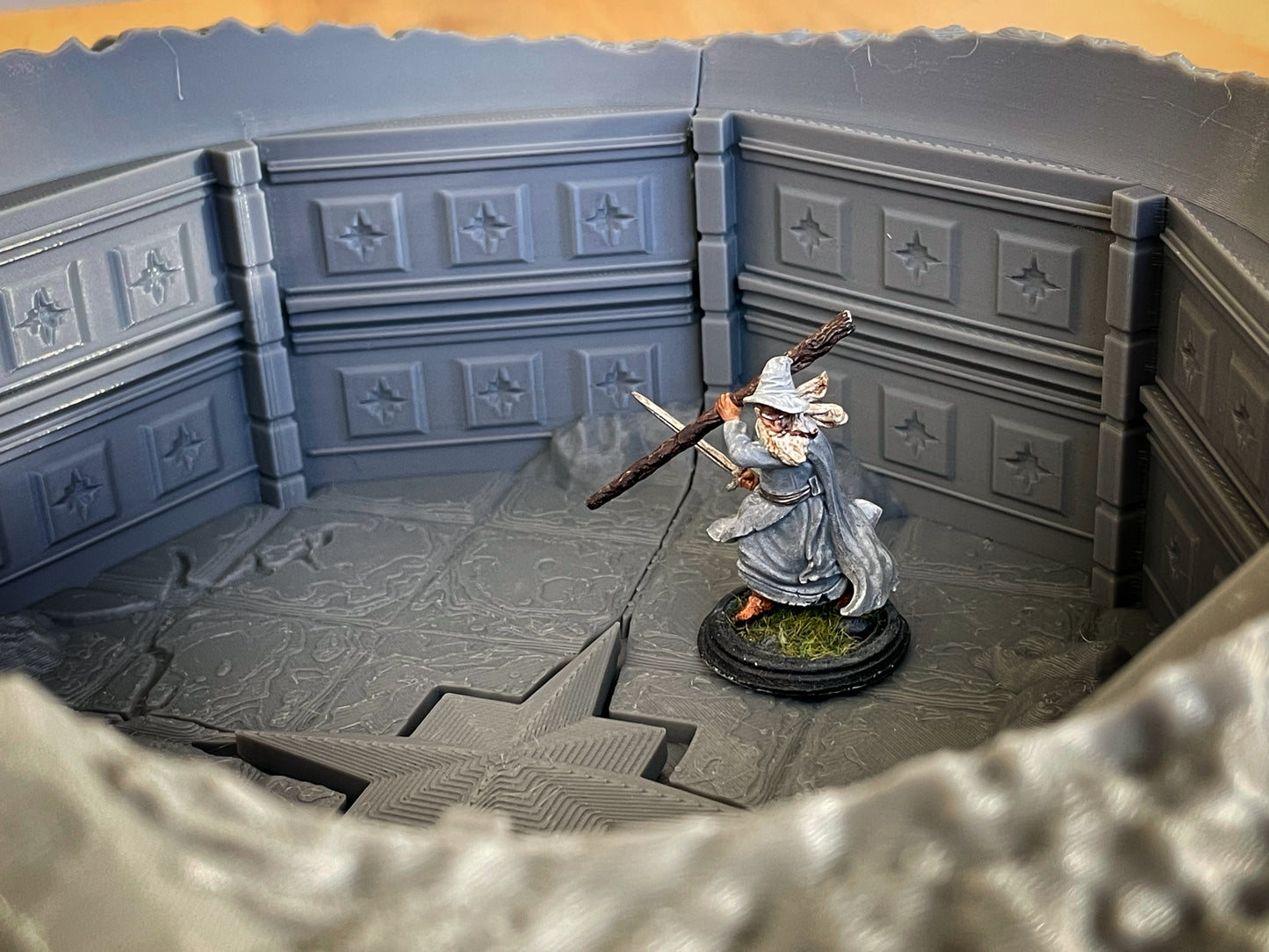 Foto del producto Tabletop 28mm The Printing Goes Ever On (TPGEO) 0: Gran cámara funeraria catacumbas - Tumba fantasmal bajo la colina - Tumbas en la colina