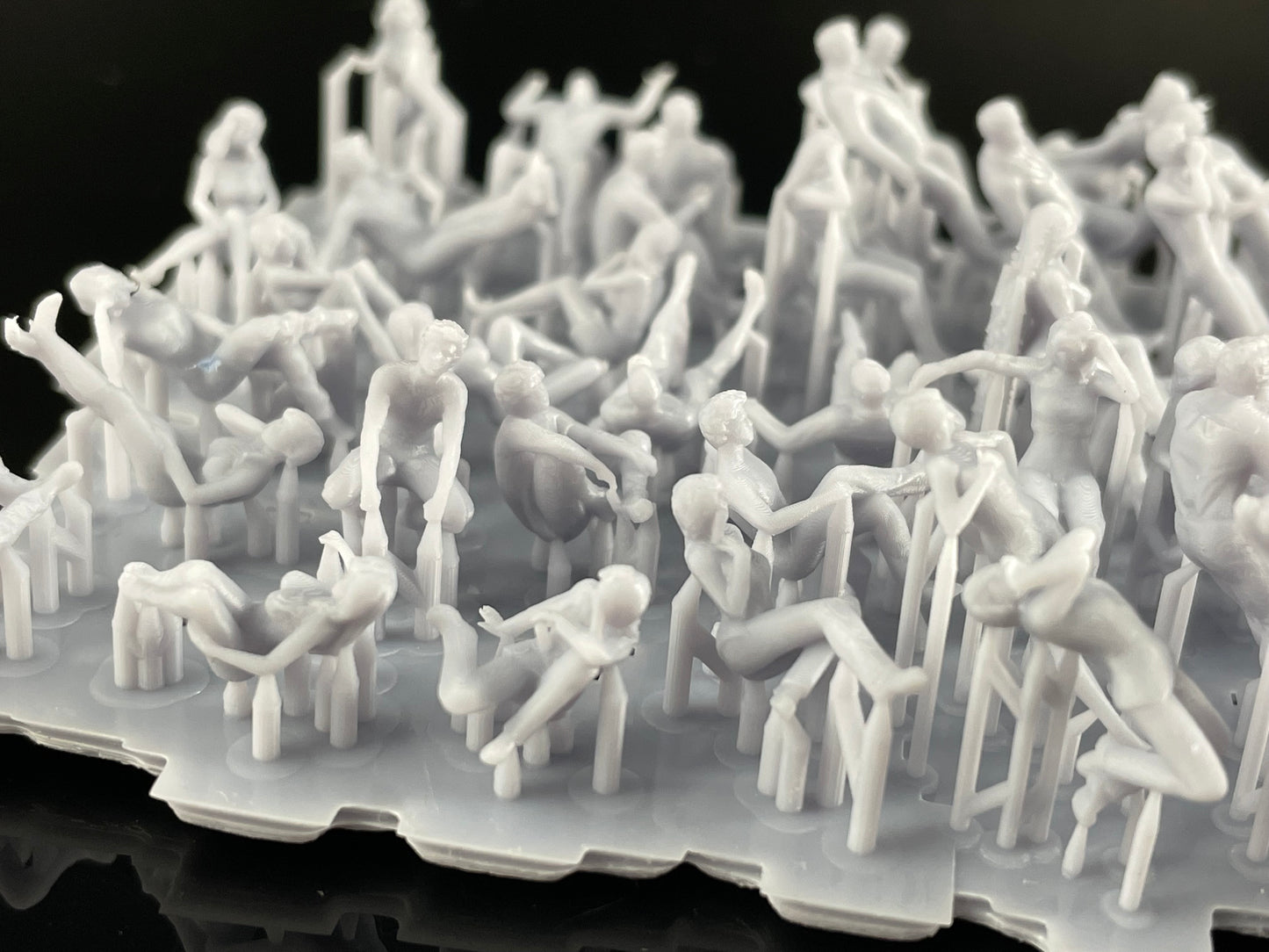 Foto del producto Diorama y modelismo figura en miniatura: Set de espectadores, 60 figuras 1:87 - H0 / 1:72 - 25mm