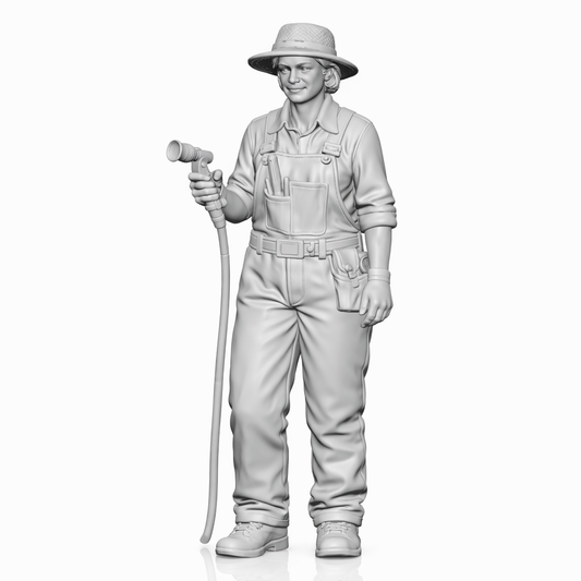 Diorama Modellbau Produktfoto 0: Stehende Figur: Gartenarbeiter im Arbeitsoverall mit Gartenschlauch & breitkrempigem Hut (B003)