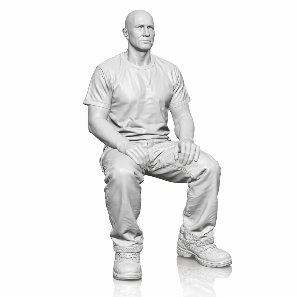 Diorama Modellbau Produktfoto 0: Sitzende Figur: Mann als Zuschauer, Hände auf Oberschenkeln (B014)