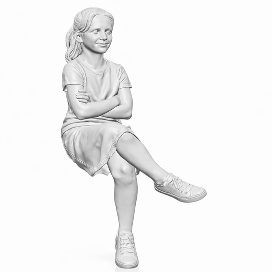 Diorama Modellbau Produktfoto 0: Sitzende Figur: Mädchen mit verschränkten Armen, T‑Shirt, Rock & Sneakers (B016)