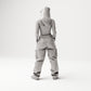 Stehende Figur: Frau im Hip-Hop-Style mit Basecap, bauchfreiem Top & Cargo-Hose (B031) - Rueckansicht