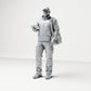 Foto de producto de maqueta para diorama 0: Figura de pie: repartidor con gorra, bandolera y dispositivo portátil (B048)