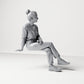Foto de producto de maqueta para diorama 3: Figura sentada: espectadora con las piernas cruzadas y las manos en el regazo (B055)