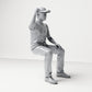 Foto de producto de maqueta para diorama 3: Figura sentada: espectador con el puño cerrado en alto (B066)