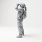 Diorama Modellbau Produktfoto 1: Stehende Figur: Vogelbeobachterin mit Fernglas (B082)