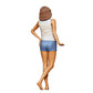 Diorama Modellbau Produktfoto 0: Frau in Tanktop und Shorts – Figur in lockerer Sommerpose (Ref. Nr. 436)