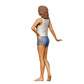 Diorama Modellbau Produktfoto 0: Frau in Tanktop und Shorts – Figur in lockerer Sommerpose (Ref. Nr. 436)