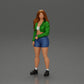 Diorama modelismo foto de producto 0: Miniatura: Chica atlética de pie con chaqueta corta, pantalones cortos y zapatillas (Ref Nr. A74)