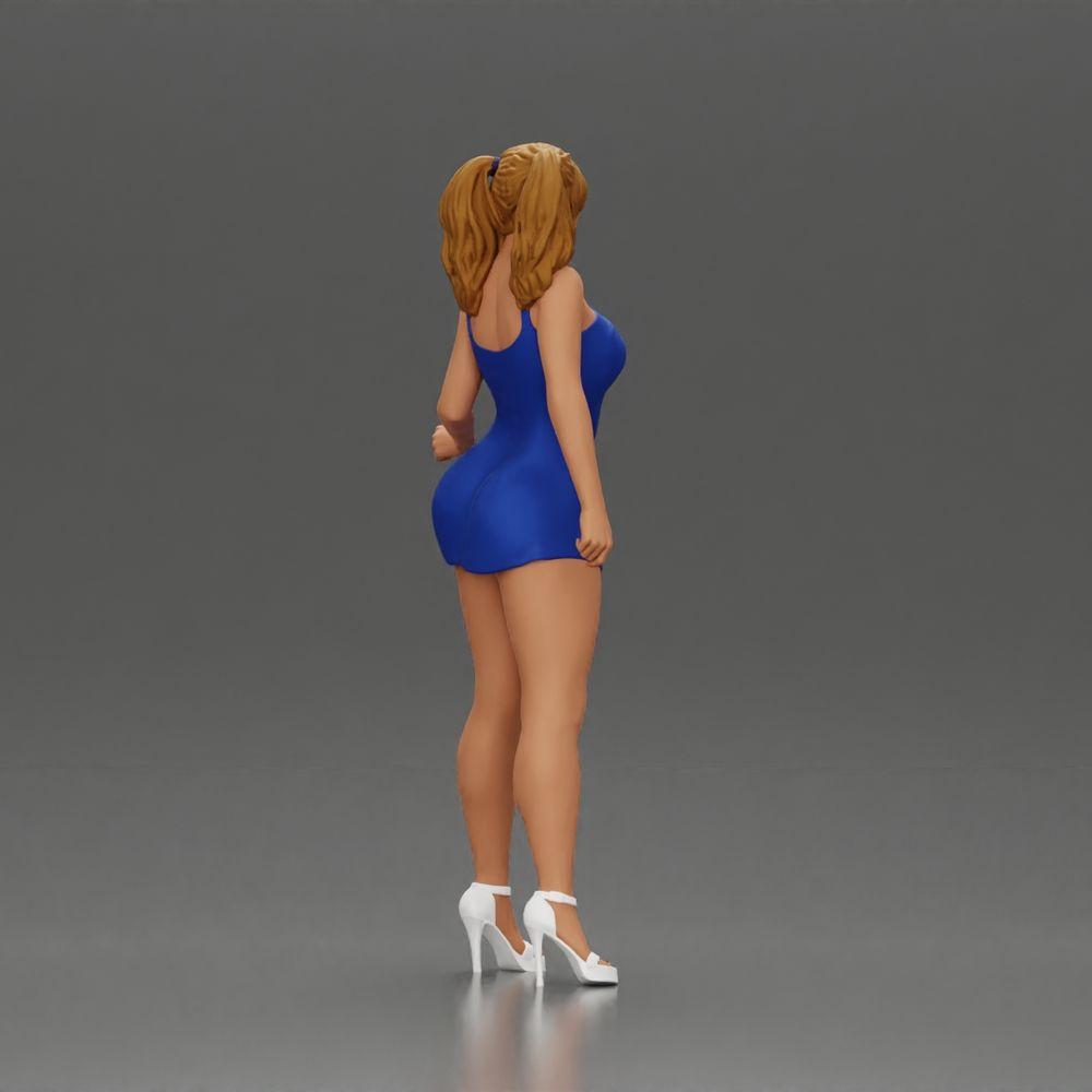 Foto de producto de modelismo de diorama 2: Figura de diorama: Miniatura femenina de pie en vestido corto con trenzas y sandalias (Ref Nr. A123)