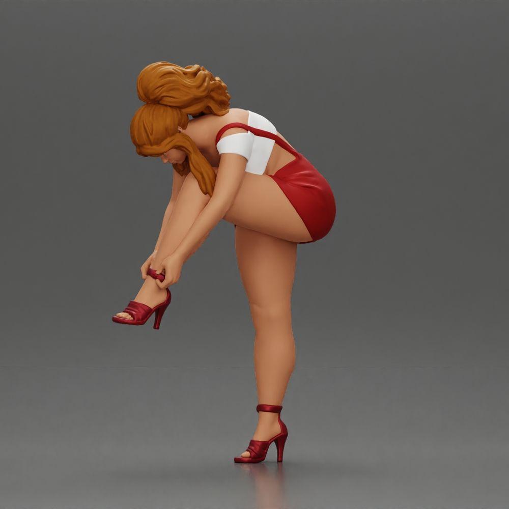 Foto del producto de modelismo de diorama 4: Figura de diorama: Miniatura - Mujer poniéndose un tacón rojo, pose de pie para diorama (Ref Nr. A112)