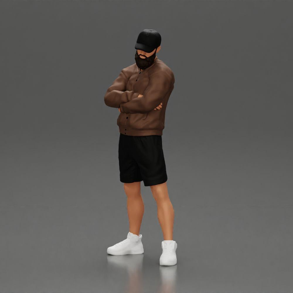 Diorama modelismo foto de producto 5: figura: hombre con brazos cruzados, gorra, chaqueta, pantalones cortos, zapatillas deportivas (Ref Nr. A125)