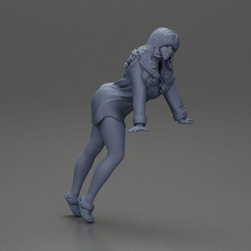 Diorama Modelado Fotografía de Producto 6: Diorama-Miniatura: Mujer en camisa larga, pose dinámica hacia adelante de puntillas (Ref Nr. A121)