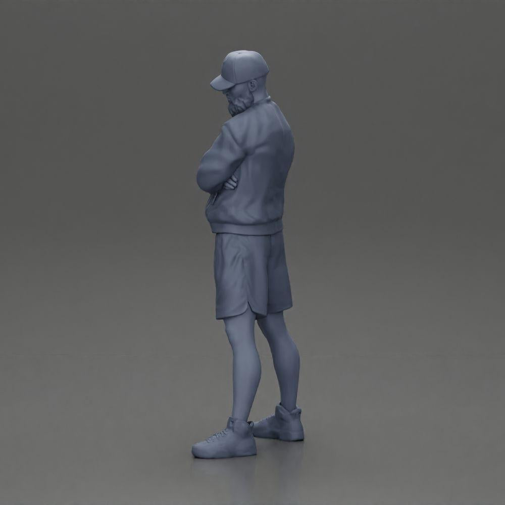 Diorama modelismo foto de producto 10: Figura: Hombre con brazos cruzados, gorra, chaqueta, pantalones cortos, zapatillas deportivas (Ref Nr. A125)
