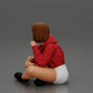 Foto del producto de modelismo de diorama 16: Miniatura de diorama: Mujer sentada en chaqueta y pantalones cortos con paraguas abierto (Ref Nr. A85)