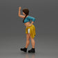 Diorama modelismo foto de producto 5: figura en miniatura: niña en top y shorts, camiseta atada a la cintura, brazo levantado (Ref Nr. A56)