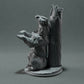 Foto de producto de figura animal Animal Den Miniatures 0: figura de animal salvaje: oso grizzly rascándose (22_10_11)