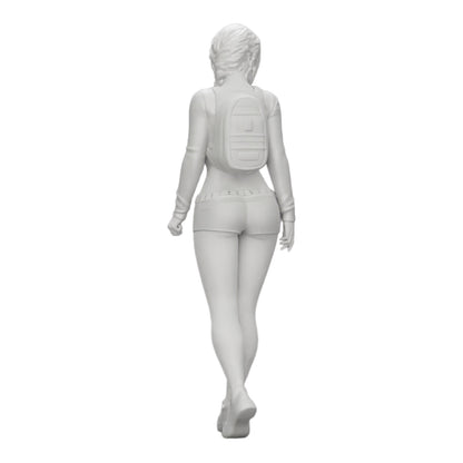Foto del producto 0: Chica sexy, en pantalones cortos, minifalda y mochila (Ref Nr. A0)