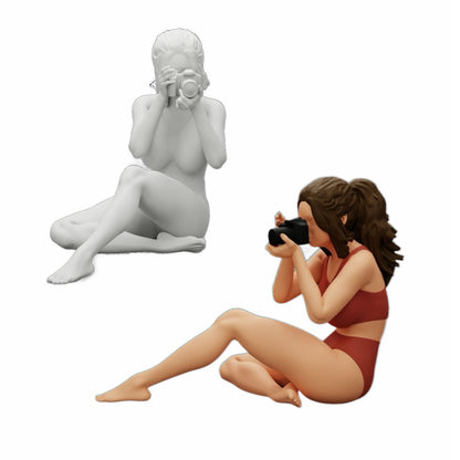 Foto de producto de modelismo de diorama 0: Fotógrafa en bikini sentada sosteniendo una cámara (Ref Nr. A35)