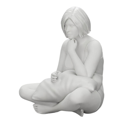 Foto del producto de modelismo de diorama 0: Niña sentada frente al televisor con almohadas en las piernas (Ref Nr. A36)