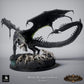 Foto del producto Tabletop 28mm Lord of the Print (LotP) 5: Tabletop Conjunto de miniaturas de fantasía: Caza de Dragón Negro - Dragón Negro con perros de caza en base rocosa escénica (26_03_A1)