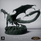 Foto del producto Tabletop 28mm Lord of the Print (LotP) 6: Tabletop conjunto de miniaturas de fantasía: Black Dragon Hunt - dragón negro con perros de caza en base rocosa escénica (26_03_A1)