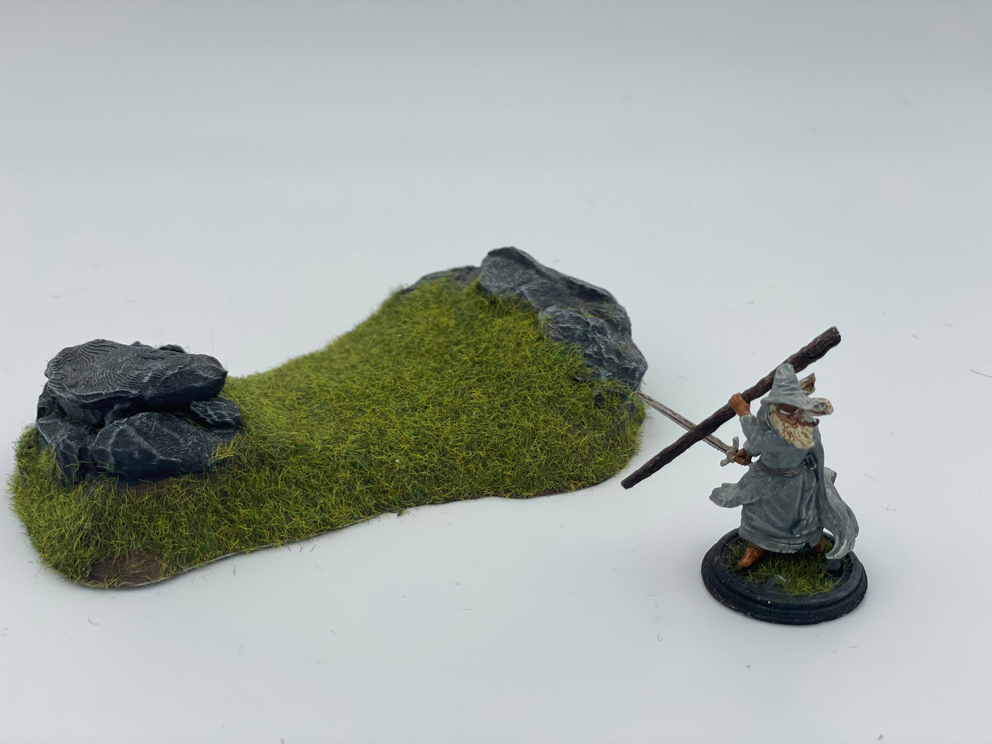 Foto del producto Tabletop 28mm The Printing Goes Ever On (TPGEO) 0: Terreno de colinas Tipo B - Elevación suave en paisaje de hierba