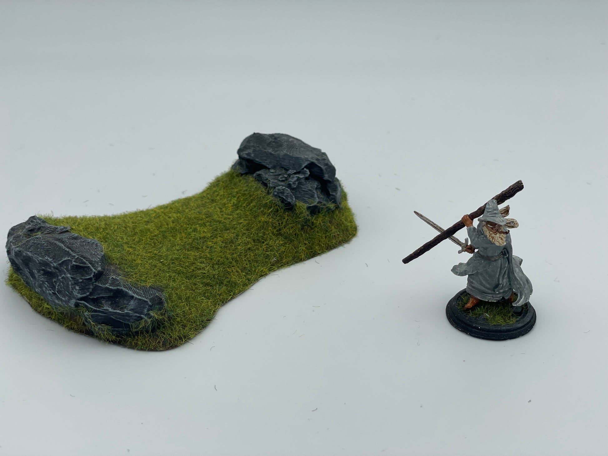 Foto del producto Tabletop 28mm The Printing Goes Ever On (TPGEO) 0: Terreno de colinas Tipo B - Elevación suave en paisaje de hierba