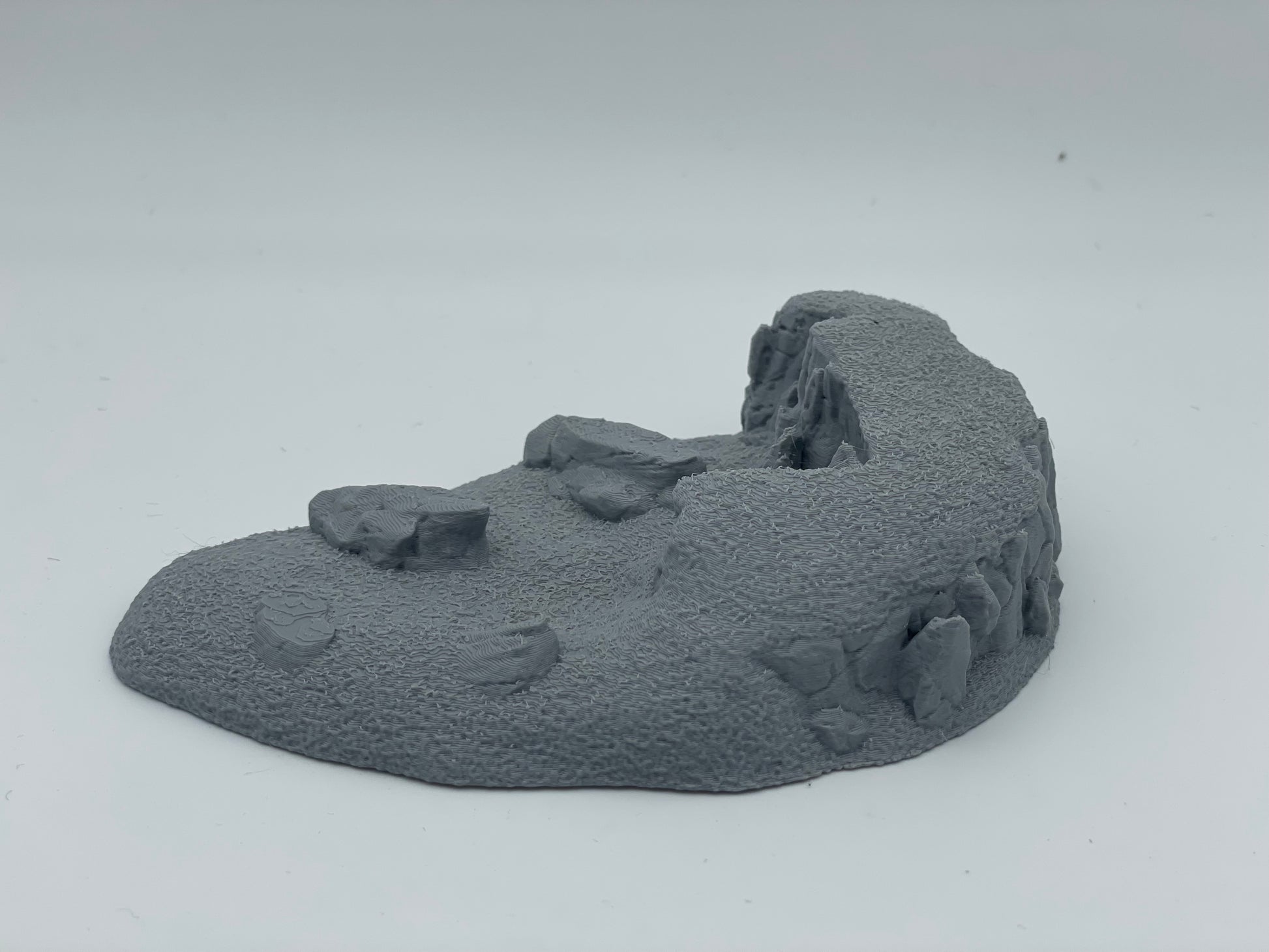 Foto del producto Tabletop 28mm The Printing Goes Ever On (TPGEO) 0: Terreno de colina tipo D - Elevación suave en paisaje de pradera - Rocas