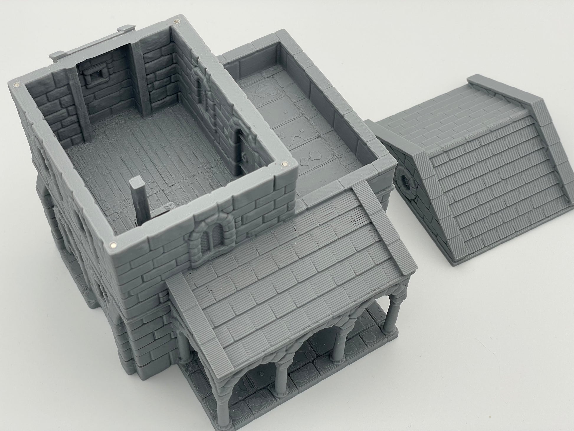 Foto del producto Tabletop 28mm The Printing Goes Ever On (TPGEO) 0: Casa de campo medieval A - Edificio de piedra del reino humano Gonthan - Terreno transitable