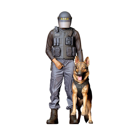 Foto de producto de modelismo para diorama 0: Figura para diorama: Policía de pie con equipo de protección y perro de servicio sentado (Ref. n.º 526)