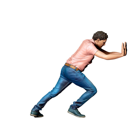 Foto de producto de modelismo para diorama 0: Figura de pie: hombre inclinado hacia delante en pose de empuje (ref. n.º 527)