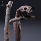 Foto del producto, figura de animal Animal Den Miniatures 6: Figura de animal salvaje: aye-aye sentado en un árbol (26_10_05)