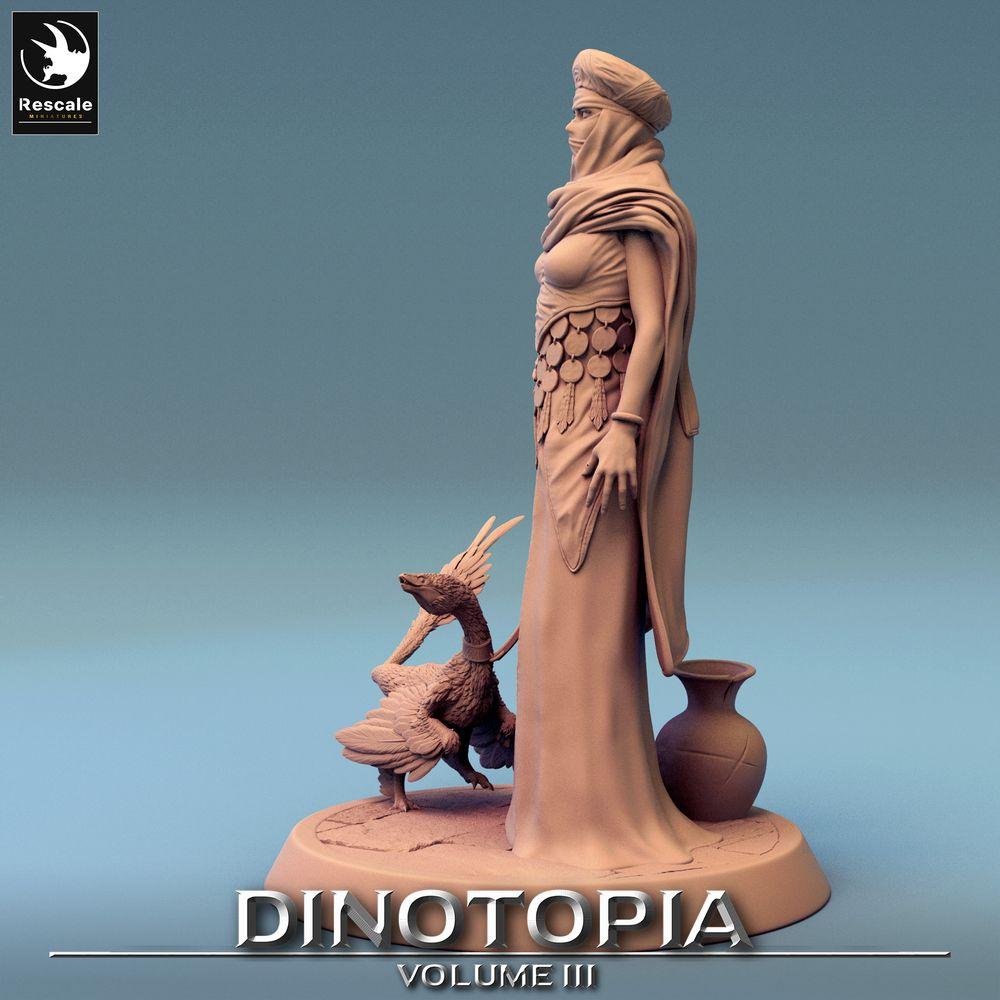 Foto del producto Tabletop 28mm Lord of the Print (LotP) 0: Figura de fantasía: Nómada del desierto y maestra de bestias con dinosaurio emplumado - Exploradora, líder tribal, vigía (24_06_E13)