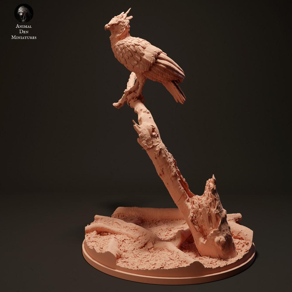 Foto de producto de figura animal Animal Den Miniatures 0: figura animal de ave rapaz: arpía sentada sobre una rama (23_06_01)