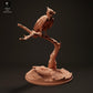 Foto de producto figura animal Animal Den Miniatures 1: Figura animal de ave rapaz: arpía posada en una rama (23_06_01)