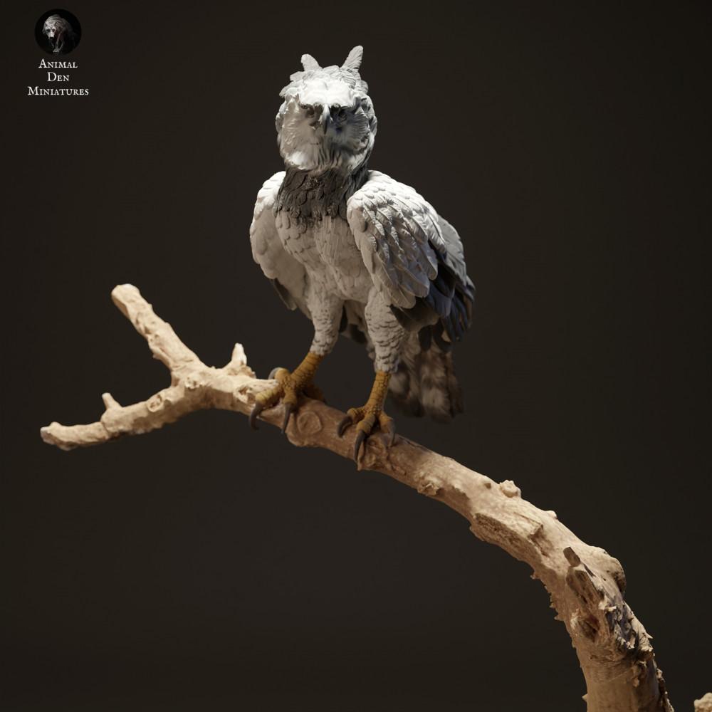Foto de producto de figura animal Animal Den Miniatures 2: Figura animal de ave rapaz: arpía - sentada sobre una rama (23_06_01)