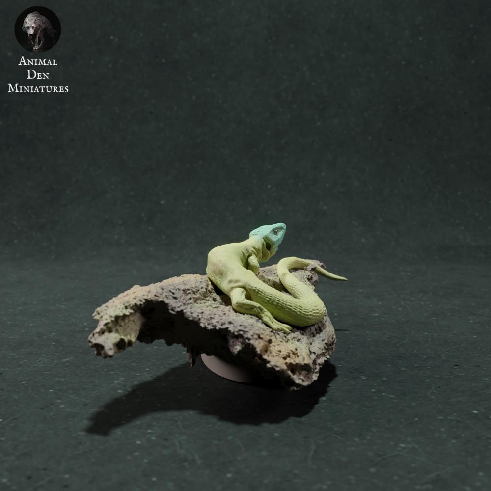 Foto de producto de figura animal Animal Den Miniatures 1: figura animal de reptil: lagarto esmeralda (22_11_13)
