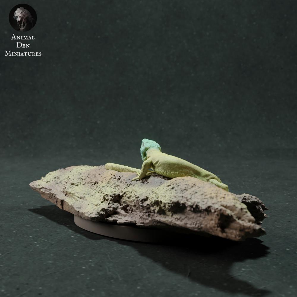 Foto de producto de figura de animal Animal Den Miniatures 2: Figura de animal reptil: lagarto verde (22_11_13)