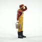 Diorama Modellbau Produktfoto 0: Fischer mit Eimer – Figur in Ölzeug und Gummistiefel (Ref. Nr. 444)