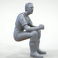 Diorama Modellbau Produktfoto 0: Sitzender Fischer mit Bart – Figur in Ölzeug und Gummistiefeln (Ref. Nr. 443)