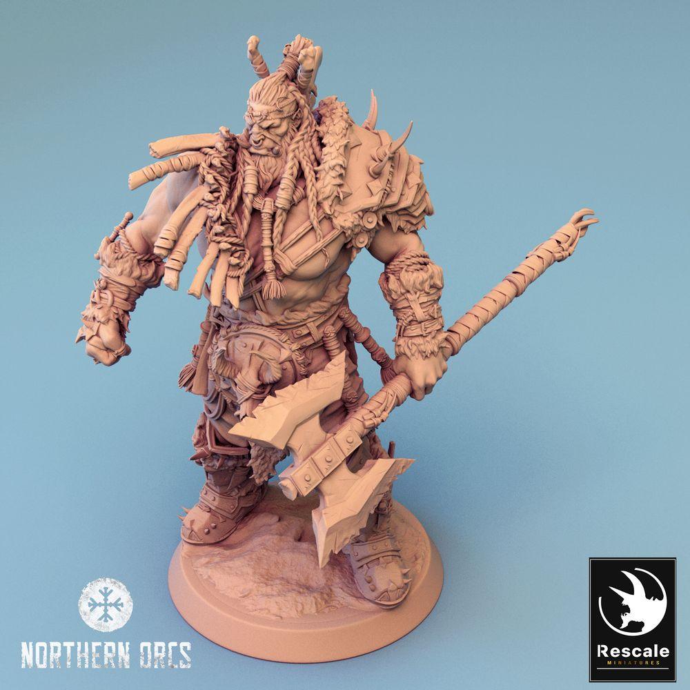 Foto del producto Tabletop 28mm Lord of the Print (LotP) 0: Figura de fantasía: Señor de la guerra Orco / Jefe de guerra Azhrog, Campeón Bárbaro con hacha de dos manos dentada (24_04_E3)