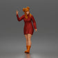 Diorama Modellbau Produktfoto 0: Stehende Figur: Winkende Frau ruft Taxi mit langärmeligem Kleid & Stiefeln (a204)