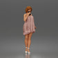 Foto de producto de maqueta para diorama 1: Figura de pie: mujer con vestido corto, teléfono móvil y zapatos de tacón (a180)
