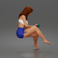 Foto de producto de maqueta para diorama 1: Figura arrodillada: mujer con top sin tirantes y pantalón corto (a186)